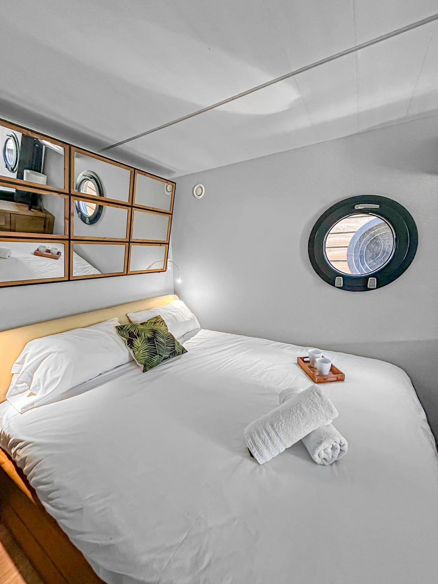 Sejour Unique Sur Un Bateau "Marius" Hotel Vauvert Exterior photo