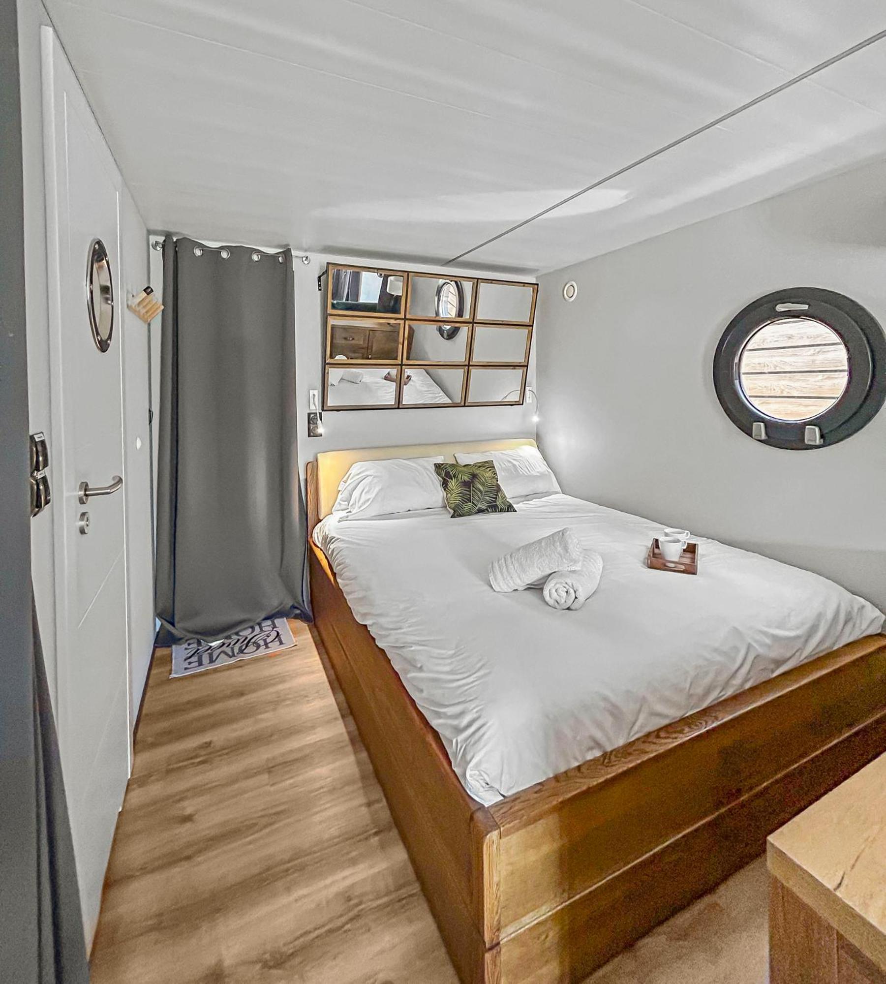Sejour Unique Sur Un Bateau "Marius" Hotel Vauvert Exterior photo