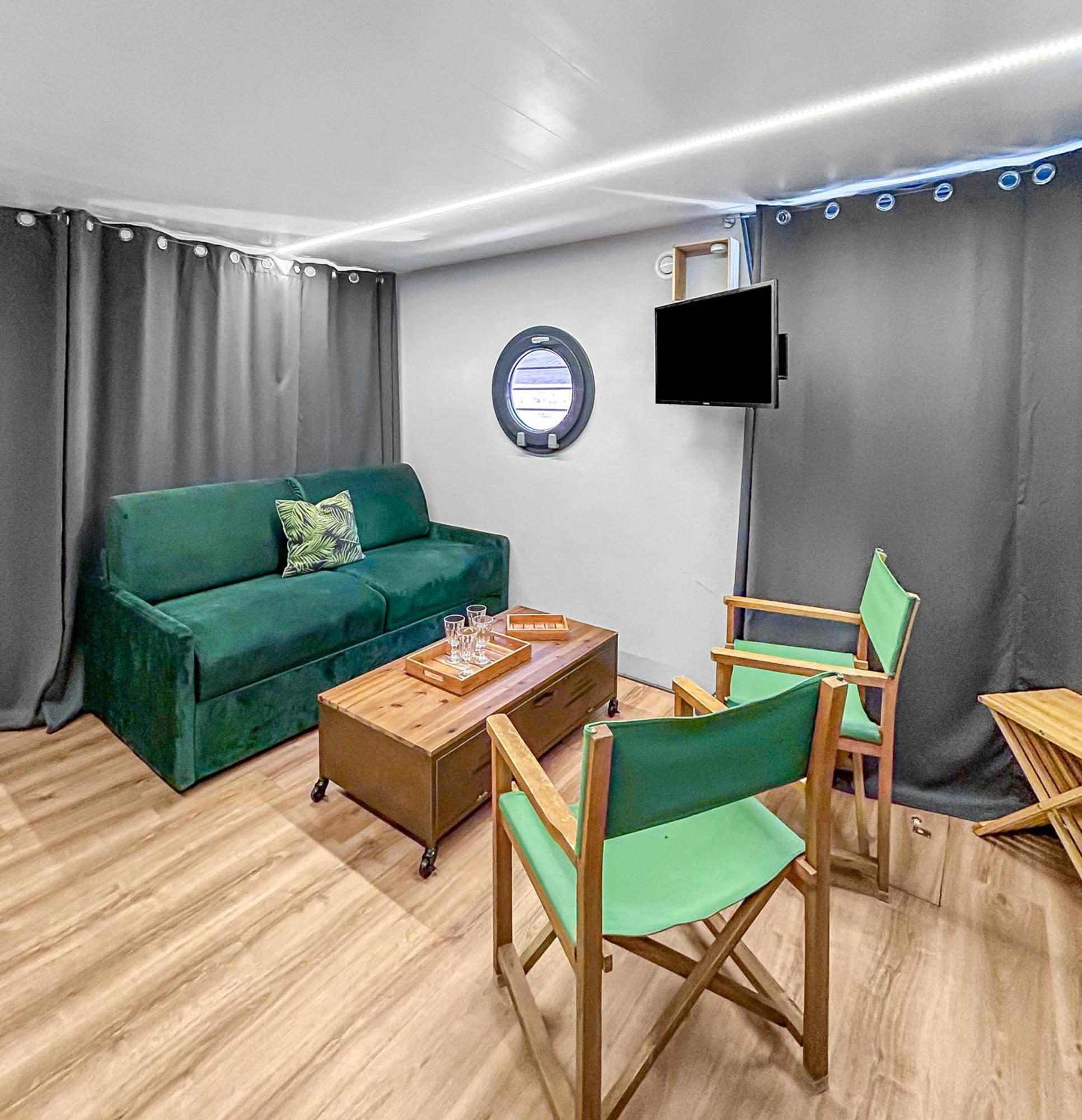 Sejour Unique Sur Un Bateau "Marius" Hotel Vauvert Exterior photo